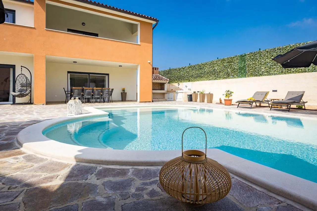 Villa Nur Amela