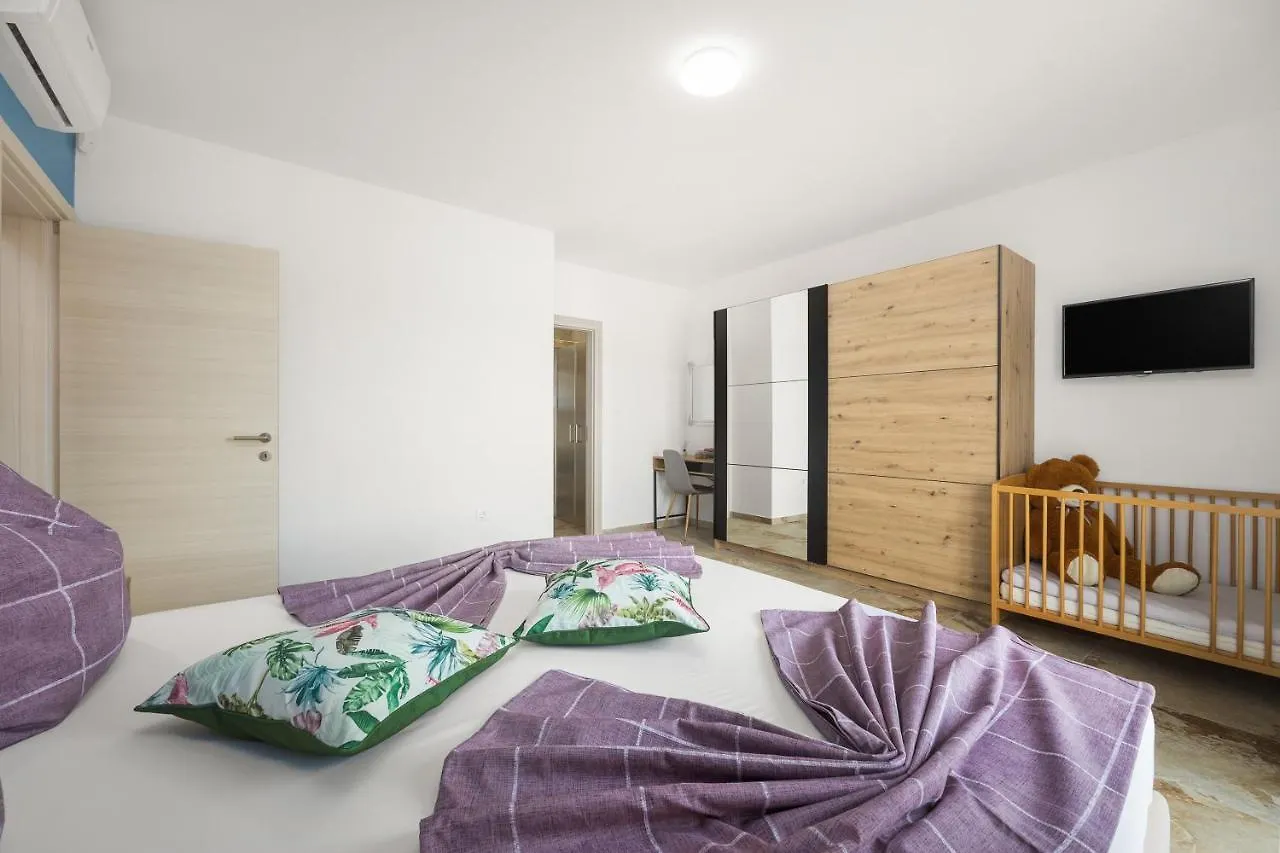 Villa Nur Amela 0*, Pula