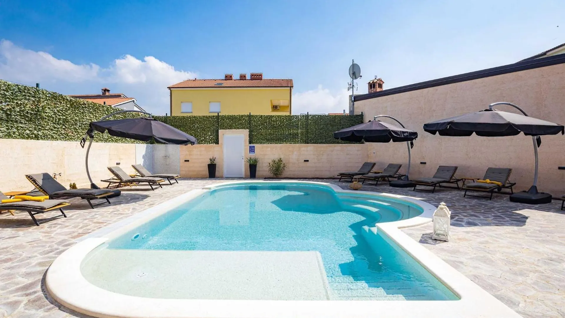 Villa Nur Amela