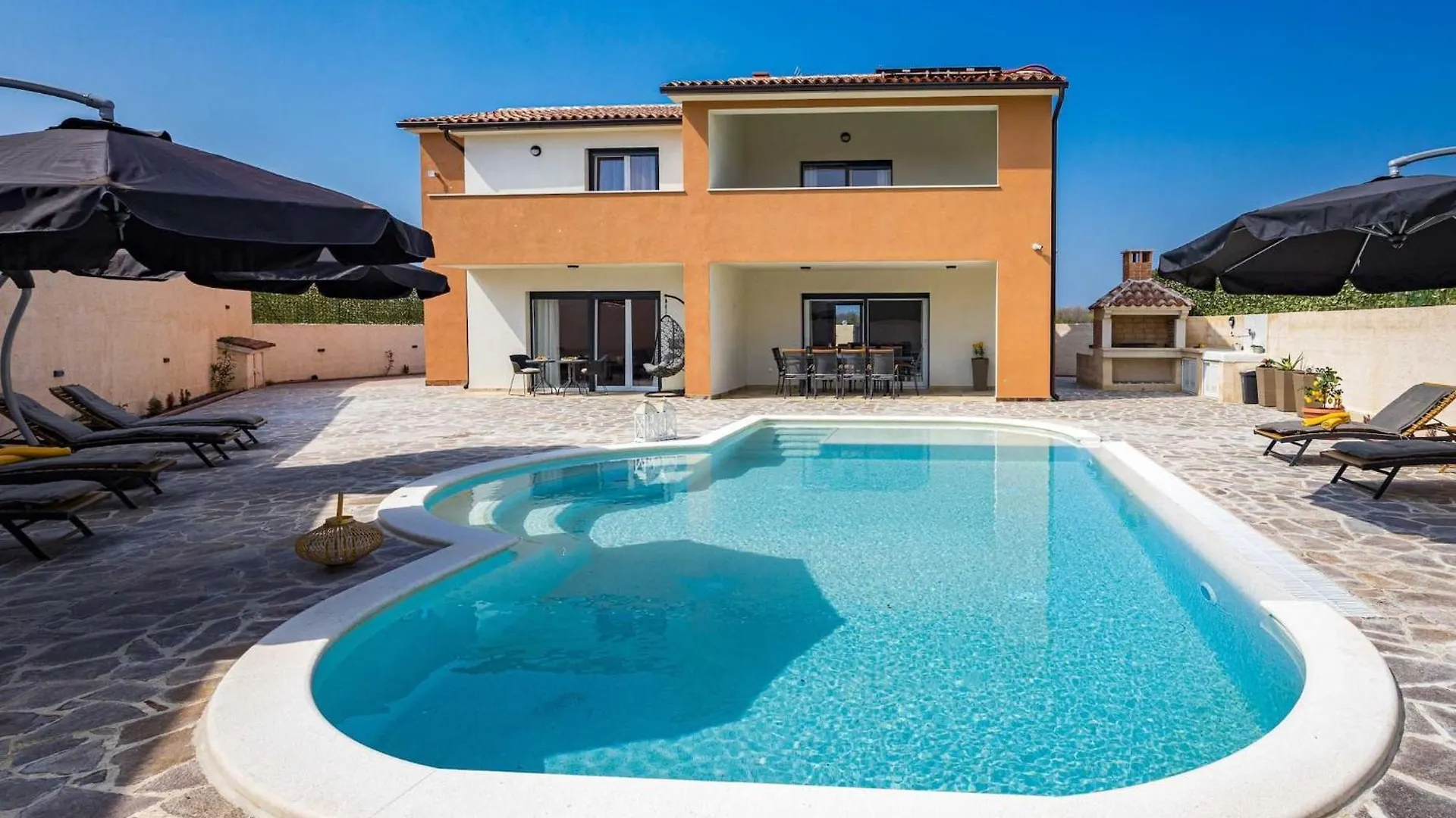 Villa Nur Amela