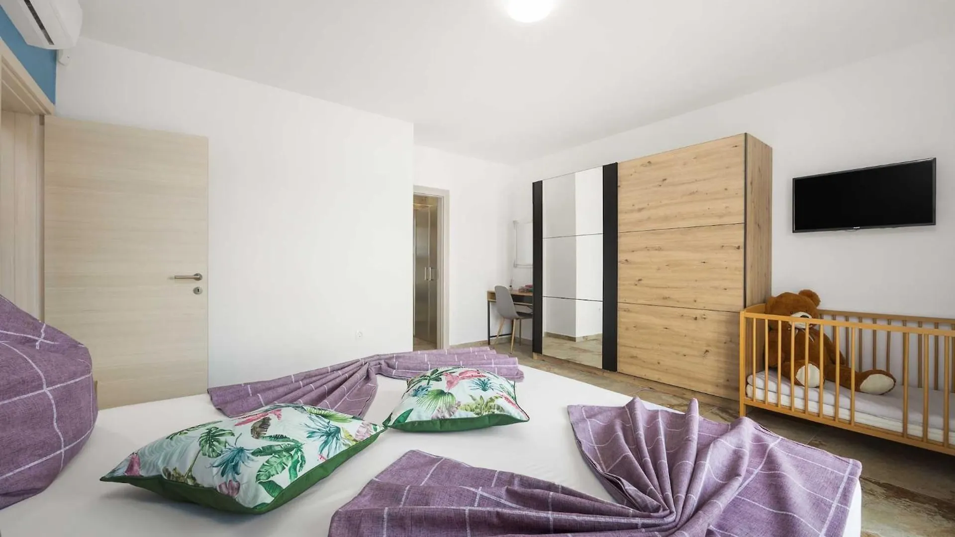 Villa Nur Amela 0*, Pula