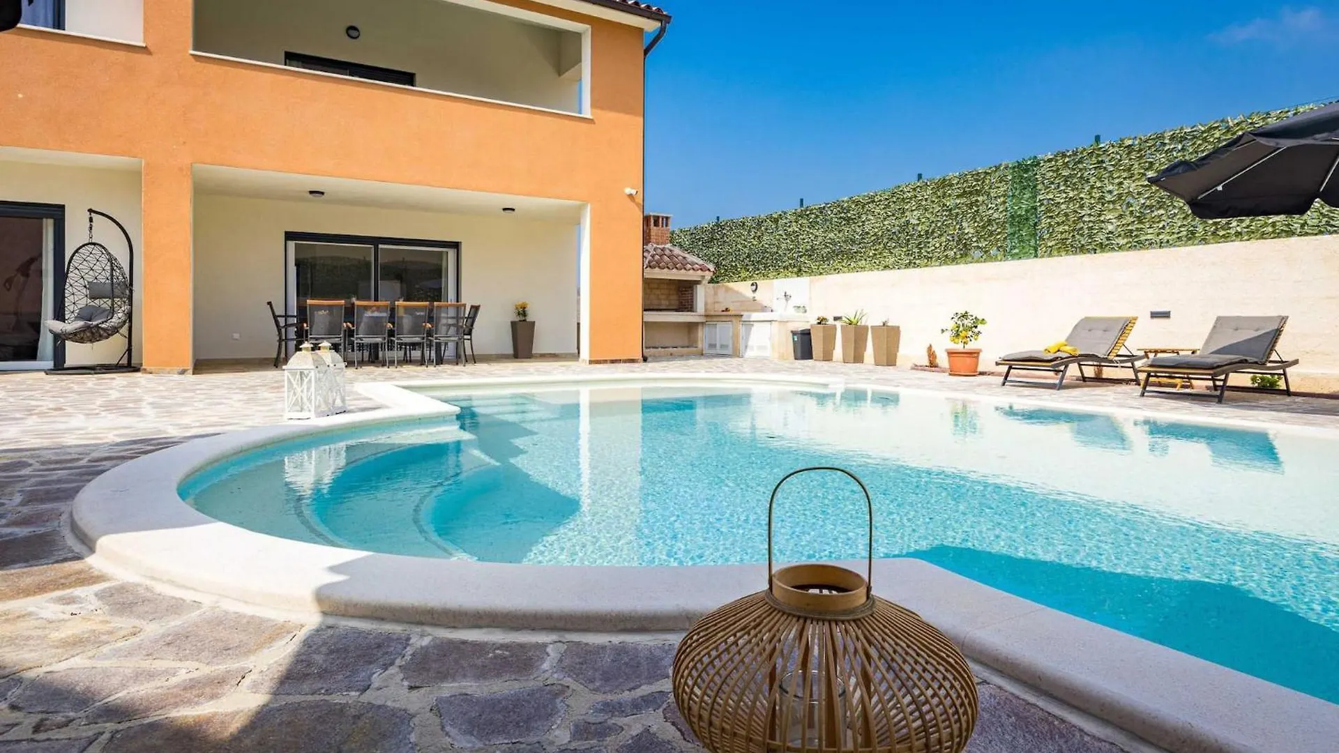 Villa Nur Amela
